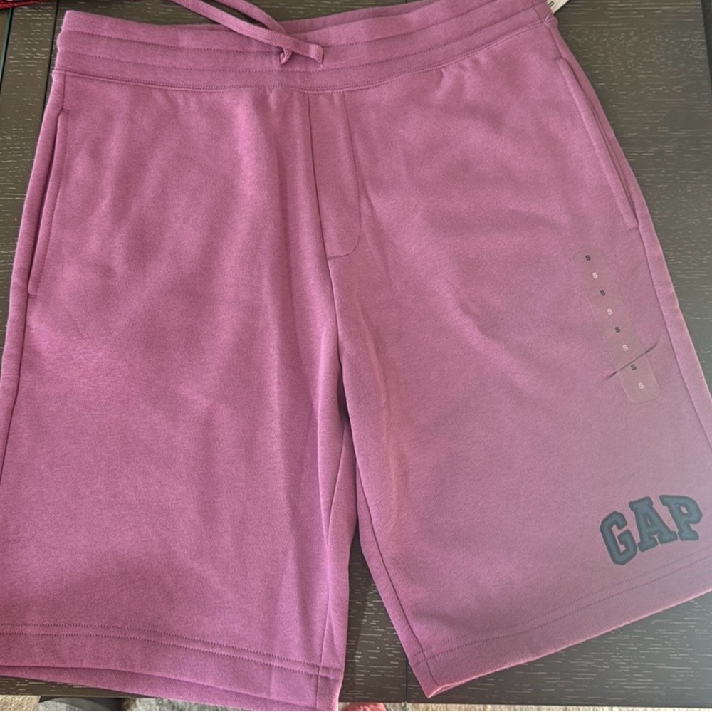 NWT men’s gap sweat shorts